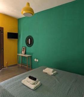 Ano Meria Apartment | Oceanfront Retreat at Under The Palm Tree Studios