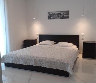 Kalambaka Apartment | Top-Rated Getaway at Under the Rocks for Families