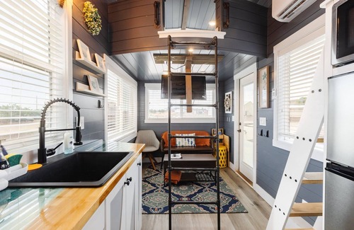 Apple Valley Apartment | Charming Under The Sea Tiny Home with Family-Friendly Kitchen