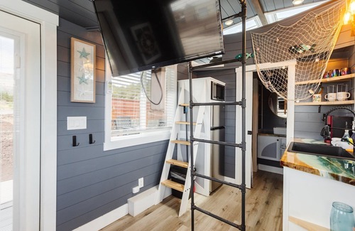 Apple Valley Apartment | Charming Under The Sea Tiny Home with Family-Friendly Kitchen
