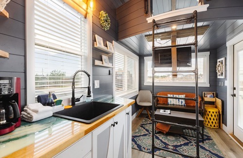 Apple Valley Apartment | Charming Under The Sea Tiny Home with Family-Friendly Kitchen