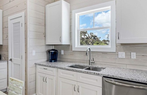 Fulton House | Experience Under The Sea! Waterfront Oasis with Pool Access