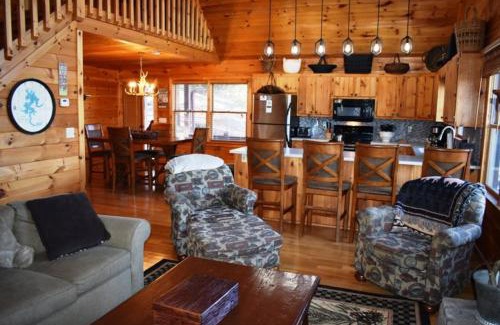 Necowa Cove House | Experience Under The Stars: 4-Star Retreat with Hot Tub
