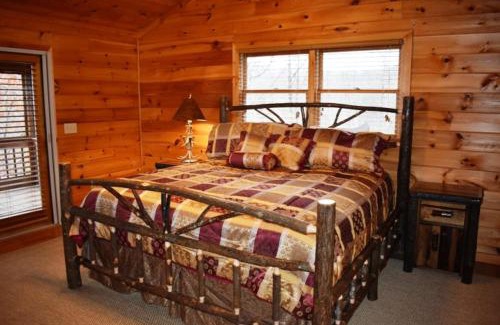 Necowa Cove House | Experience Under The Stars: 4-Star Retreat with Hot Tub