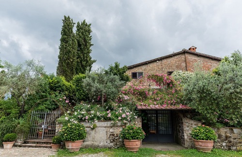 Scandicci House | Experience Under the Tuscan Sun: Ocean Views & Spa Bliss