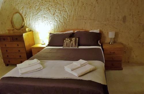 Coober Pedy Apartment | Discover the Underground Gem: Pet-Friendly Retreat