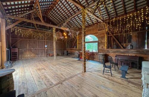 Kennett Square House | Inviting Underground Railroad 3 Bedroom Farmhouse Retreat