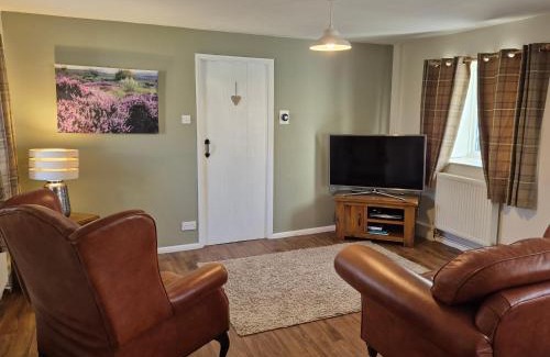 Aislaby House | Discover Underhill Holidays - 4-Star Cottage with High Ratings