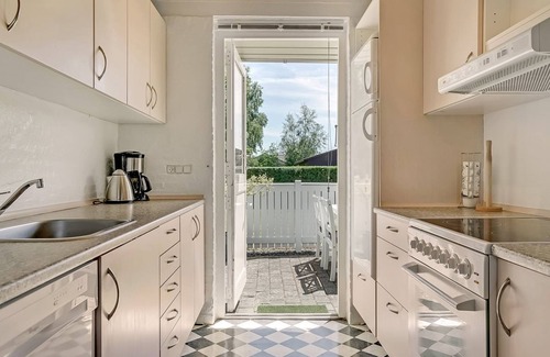 Vejlby Fed House | Cozy Oceanview Retreat "Undine" - Steps from the Beach