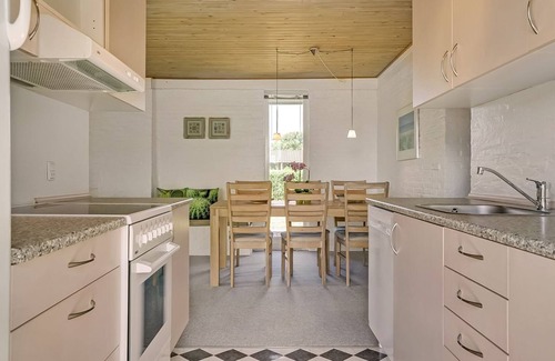 Vejlby Fed House | Cozy Oceanview Retreat "Undine" - Steps from the Beach