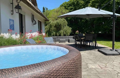 Cheroy House | Discover a Beautiful Cottage in Expansive Park Retreat