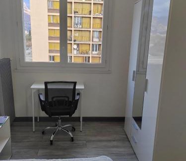 Secteur 3 House | Cozy Room in Shared Apartment, 8 Min from Grenoble City