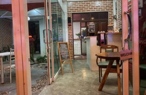 Phimai House | Cozy Family Retreat at Une Jai Place เรือนอุ่นใจ