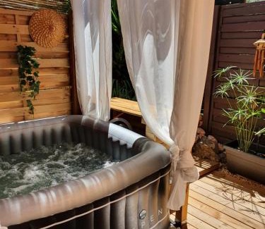 Sollies-Toucas Apartment | Cozy Retreat in Bali - Child-Friendly and Guest Rated 9.5