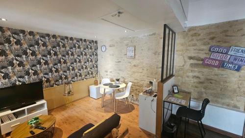 Clery-en-Vexin House | Enjoy a Night in the Heart of Vexin: Family & Pet Friendly