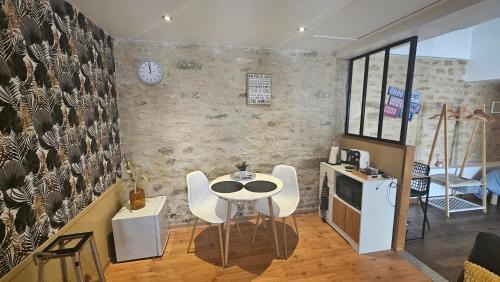 Clery-en-Vexin House | Enjoy a Night in the Heart of Vexin: Family & Pet Friendly