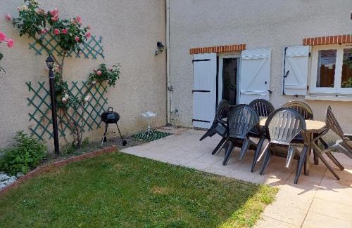 Saint-Sebastien-sur-Loire House | Discover Une Parenthèse Enchantée: Family-Friendly Retreat