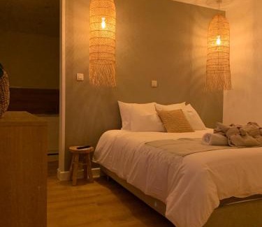 Huy House | Relax at Une Parenthèse à la Sarte with Oceanfront Bliss