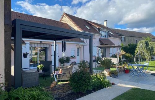 La Heuniere House | Enchanting Getaway at Une Parenthèse Fleurie - Rated 9.7/10