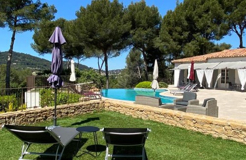 Le Beausset Bed & Breakfast | Experience Une Pause en Provence with Ocean View & Pool