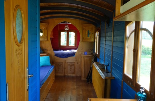 Sulniac Bed & Breakfast | Experience Une Roulotte et des Chevaux with Spa & Dining