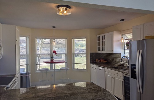 Lake Ozark House | Experience a 5-Star Lakefront Retreat at Horseshoe Bend