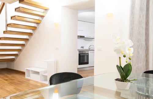 Rione V Ponte Apartment | Indulge in the Split Level Jacuzzi Suite Navona Experience