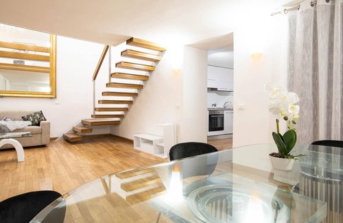 Rione V Ponte Apartment | Indulge in the Split Level Jacuzzi Suite Navona Experience