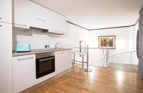 Rione V Ponte Apartment | Indulge in the Split Level Jacuzzi Suite Navona Experience