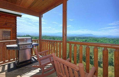 Sevierville Cabin | Memorable Getaway with Breathtaking Views & Premier Amenities