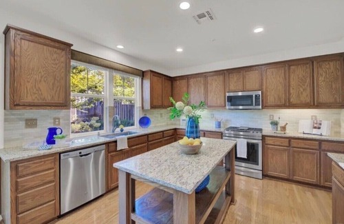 Napa House | Discover Your Ideal Pet-Friendly Home for 3-12 Months