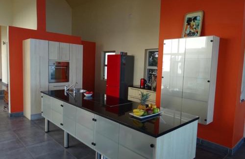 East London Villa | Discover Ungabona: 4-Star Retreat with Ocean View Pool