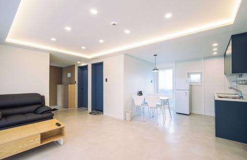 Andeok Condo | Pet-Friendly Unicorn Pension with Breakfast & Kitchen Access