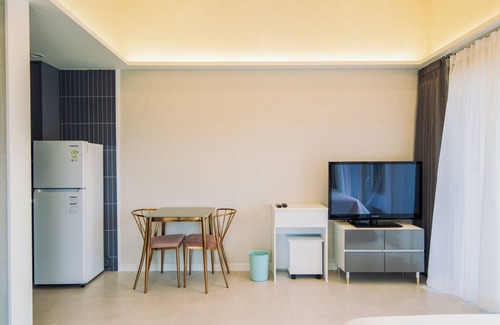 Andeok Condo | Pet-Friendly Unicorn Pension with Breakfast & Kitchen Access