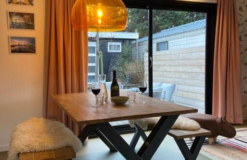 Noord Apartment | Unique Houseboat with Private Garden and Free Parking