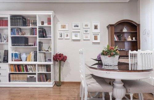 Ciudad Real House | Unifamiliar Europa: 4-Star Retreat with Hot Tub & Pet Friendly