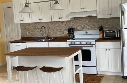 Grayland Cottage | Breathtaking Ocean Views with Pet-Friendly Amenities