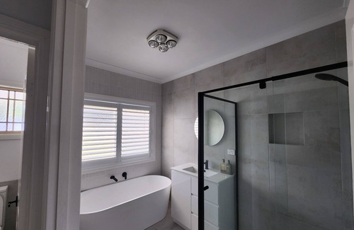 Hazeldean House | Uninterrupted spectacular front row views of Somerset Dam and its surroundings