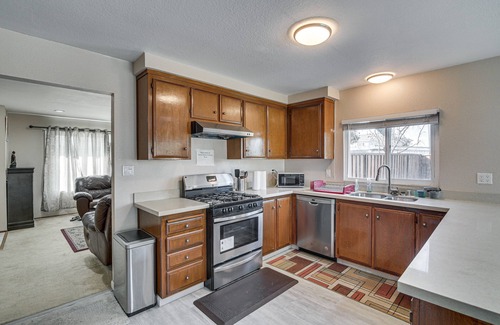 Union City House | Union City Retreat with Furnished Patio & Great Amenities