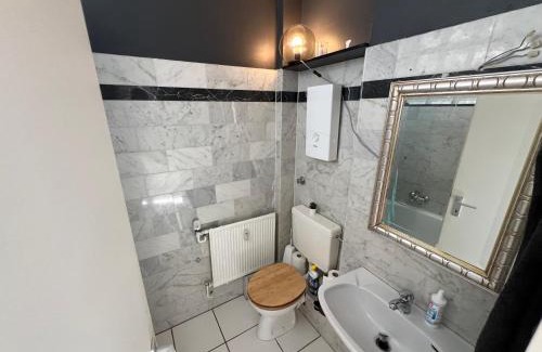 Dorstfelder Brucke Apartment | Family-Friendly EM Haus Dortmund with Pet Amenities