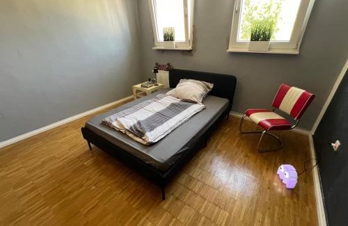 Dorstfelder Brucke Apartment | Family-Friendly EM Haus Dortmund with Pet Amenities