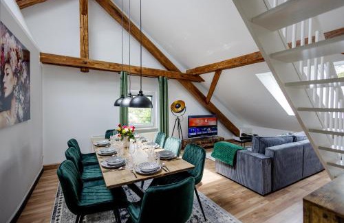 Munchen District Apartment | Ideal UNiQE Hotel: 3 Bedrooms Near Messe, Family-Friendly