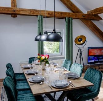 Munchen District Apartment | Ideal UNiQE Hotel: 3 Bedrooms Near Messe, Family-Friendly