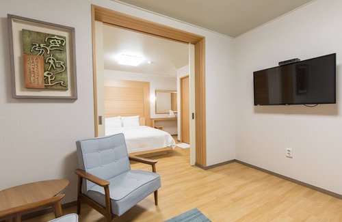 Busanjin Hotel | Discover Uniqstay: 9.4/10 Rated with Family-Friendly Amenities