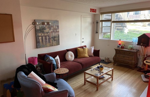 Capitol Hill Apartment | Peaceful Getaway near UofC and SAIT for Families