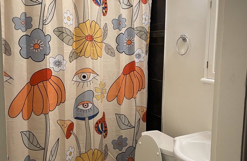 Capitol Hill Apartment | Peaceful Getaway near UofC and SAIT for Families