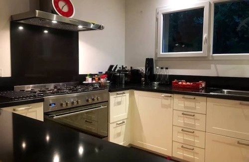 Lacanau House | Family-Friendly 10-Bed Property with Heated Pool in Lacanau