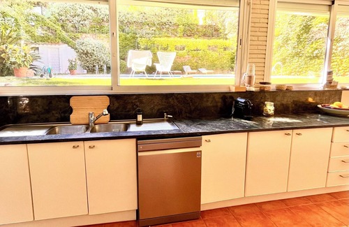 Canyet de Mar Villa | Unique 12p. villa in Rosamar Costa Brava, 1 minute walk from the beach!
