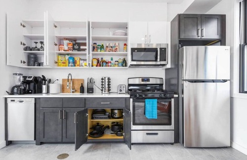 Central Business District Hotel | Discover a Unique 1BR Retreat Near NJPAC and NYC