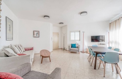 Tel Aviv Promenade Apartment | Unique 2BR in Frishman with Breakfast & Kid-Friendly Amenities